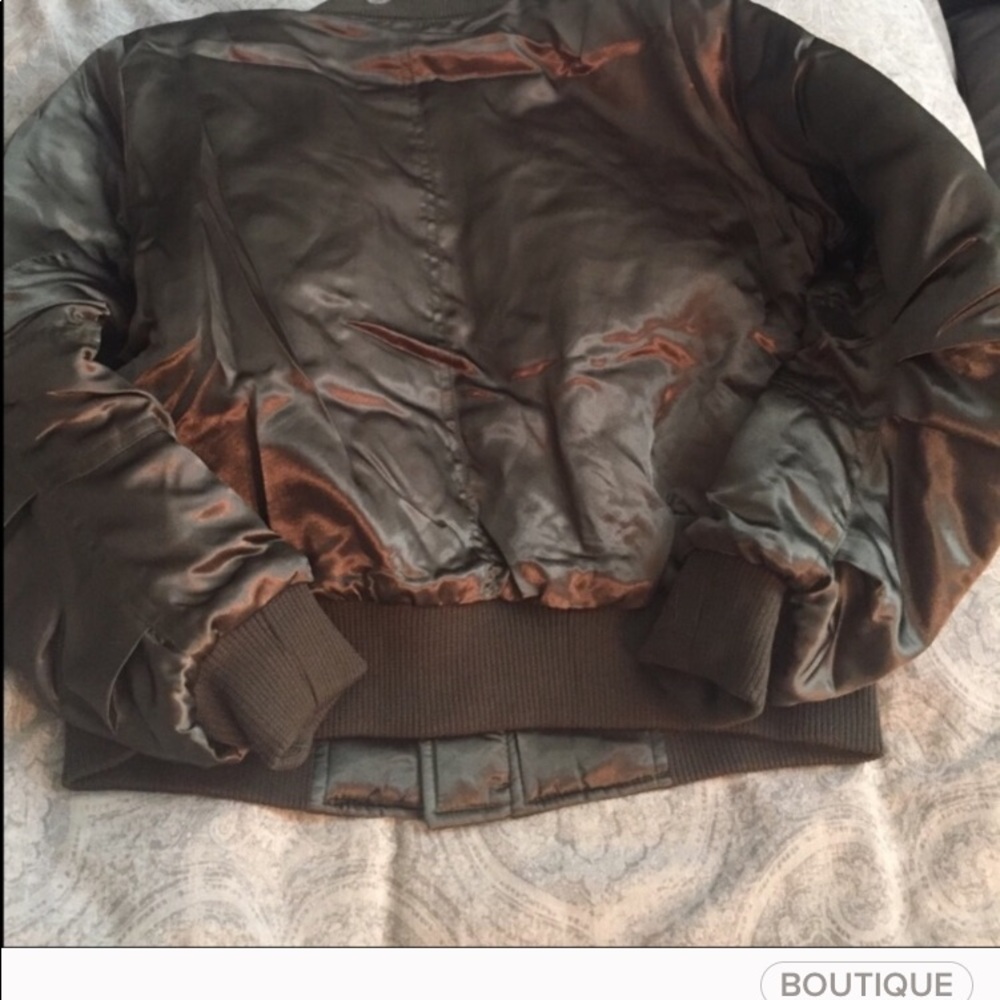 NWT POSHMARK EDITOR HOST PICK OLIVE GREEN SILKY PUFFER BOMBER MOTO JACKET COAT - Picture 5 of 6